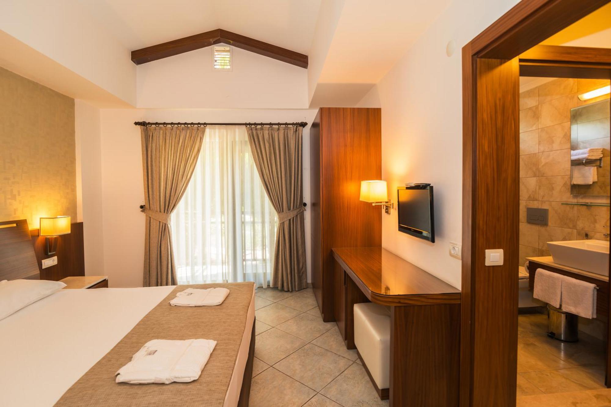 Naturmed Thermal Springs And Health Center Kusadasi Exterior photo
